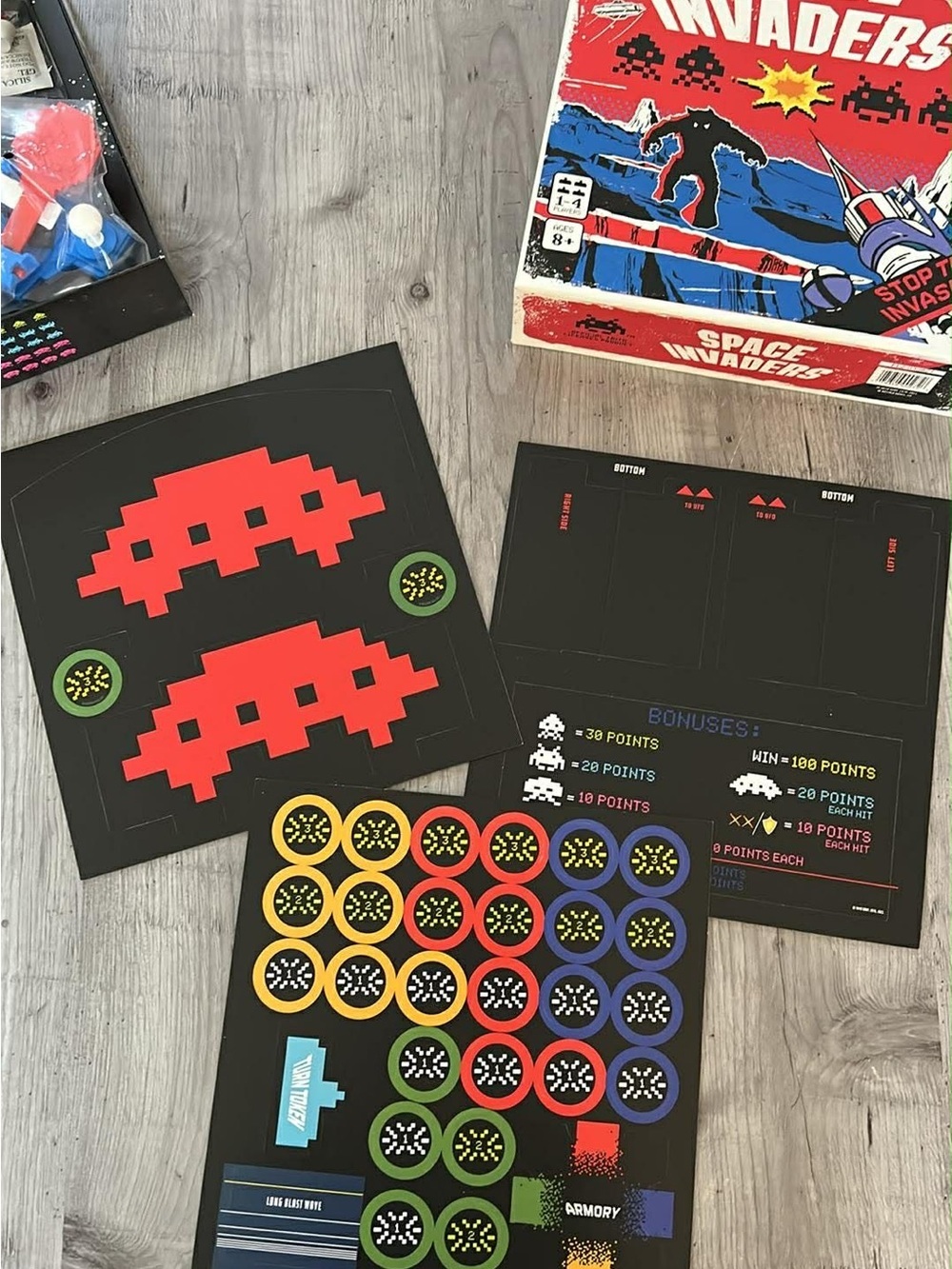 Space Invaders Retro Board Game Set - Red, Black, Blue - Picture 9 of 10